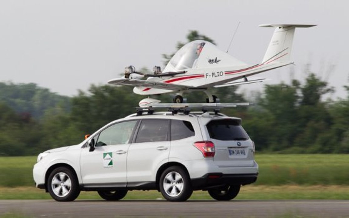 Cricri : l'avion qui décolle du toit des voitures