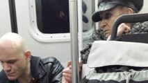 Il effraie tout le monde dans le métro. La réaction de cette femme a fait le tour du monde