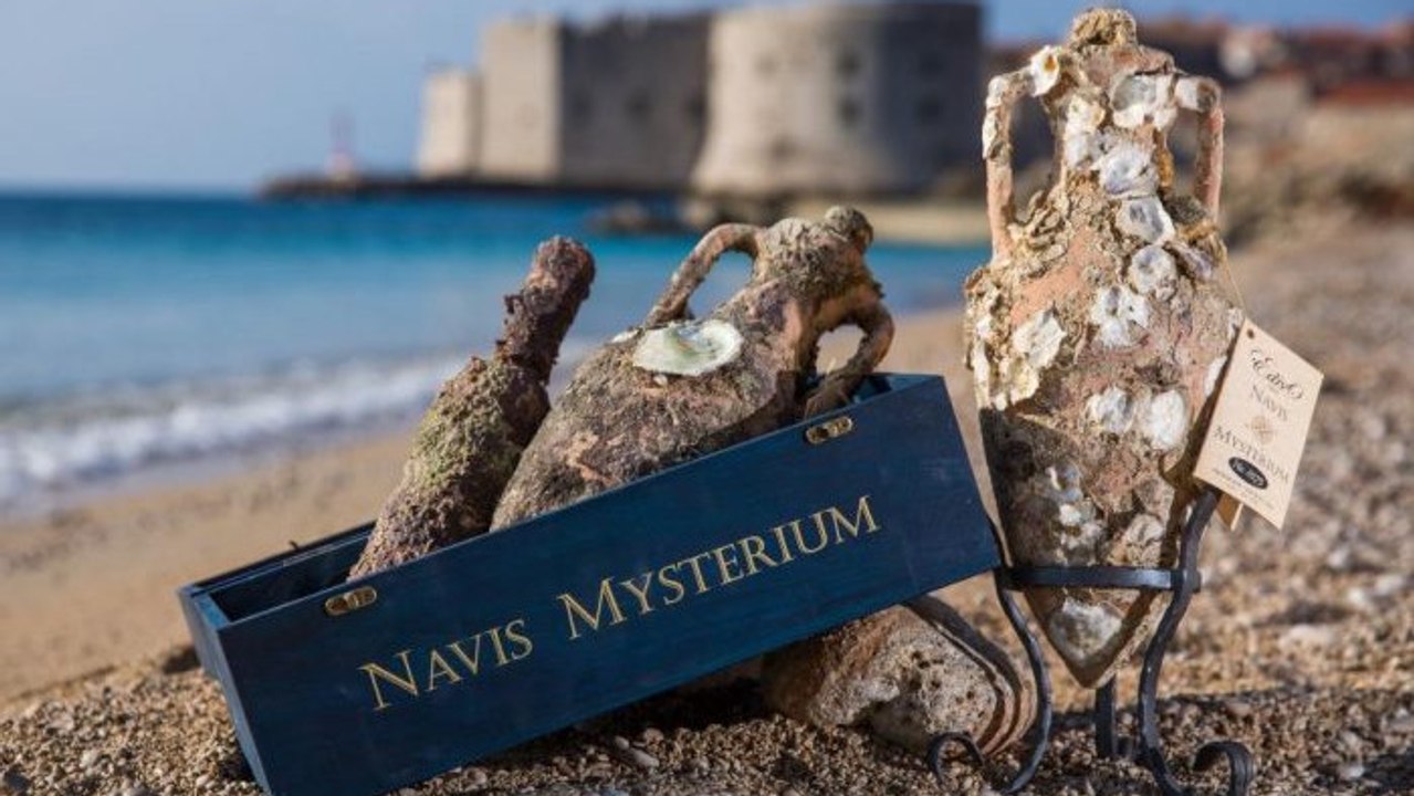 Croatie : le domaine Edivo vous fait découvrir la dégustation de vin... sous-marin !