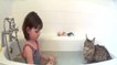 Une amitié incroyable lie une petite fille autiste et son chat