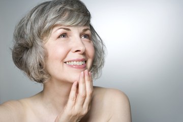 Pourquoi les cheveux deviennent-ils blancs ?