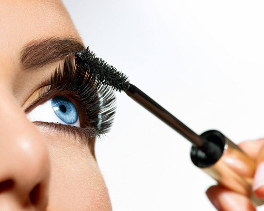 Comment donner une seconde vie à son mascara sec ?
