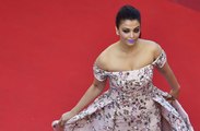 Cannes 2016 : Aishwarya Rai ose le rouge à lèvres bleu lavande sur le tapis rouge !