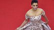 Cannes 2016 : Aishwarya Rai ose le rouge à lèvres bleu lavande sur le tapis rouge !