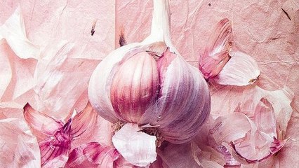 Astuce beauté : l'ail pour soigner les boutons
