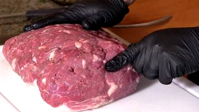 The Meat Glue : le secret caché des restaurants pour transformer un mauvais morceau de viande en un excellent morceau