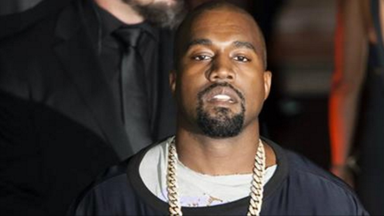 Au Met gala 2016, Kanye West portait des lentilles bleues