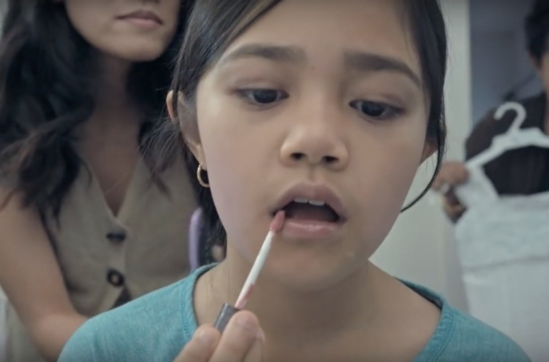 Des faux tutos beauté pour dénoncer l'horreur des viols et des mariages forcés