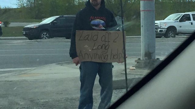 Une conductrice s’arrête pour aider ce SDF. Mais ce qui arrive 2h plus tard va au-delà de ce qu’imaginait ce SDF !