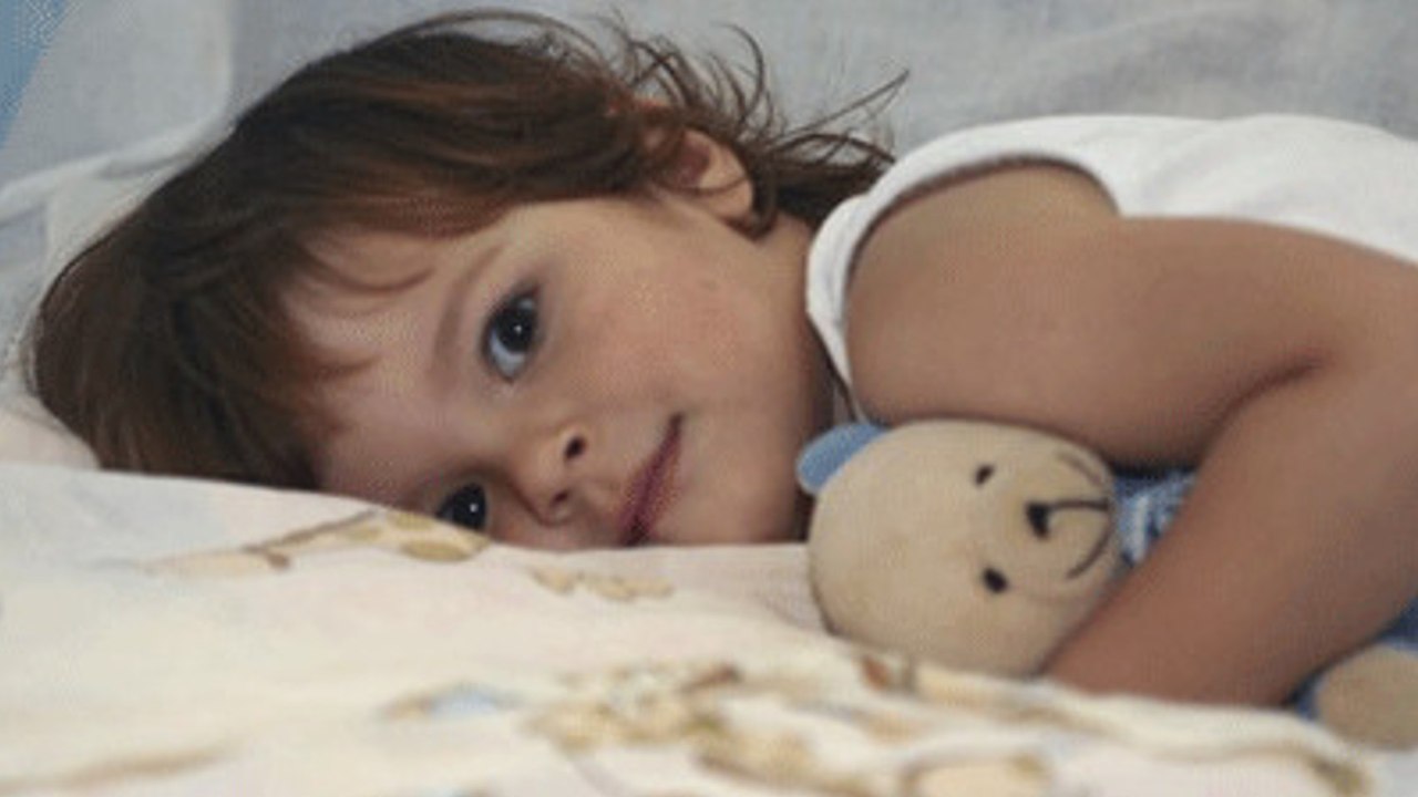 Ce Papa découvre que sa petite fille de 3 ans a des pouvoirs surnaturels. Ce qu'elle lui dit va lui glacer le sang !