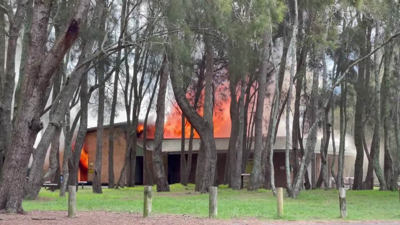 Fire at Narrabeen Lakes Sailing Club, Jamieson Park Paddle