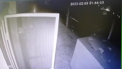 Caminin sadaka kutusunu çalan zanlı tutuklandı