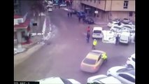 Erzurum’da hacizli arabayla kaçmaya çalışan şoför, polisi yerde sürüdü!