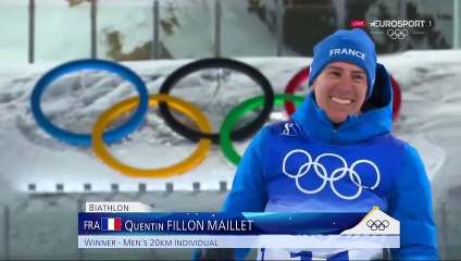 La cérémonie des fleurs de Fillon Maillet : sa joie sur la plus haute marche du podium | JO 2022