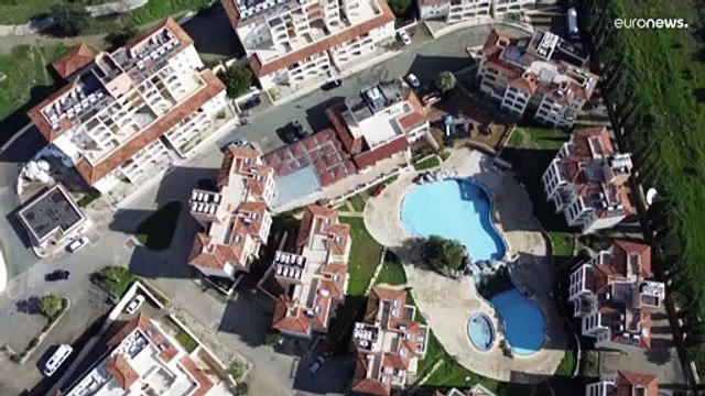 شاهد: مدينة قبرصية تخشى أن تتحول إلى منطقة للمعدمين بسبب المهاجرين