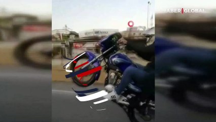 Antalya'da tehlikeli yolculuk kamerada! Sürücü tek teker gitti artçısı telefonla konuştu