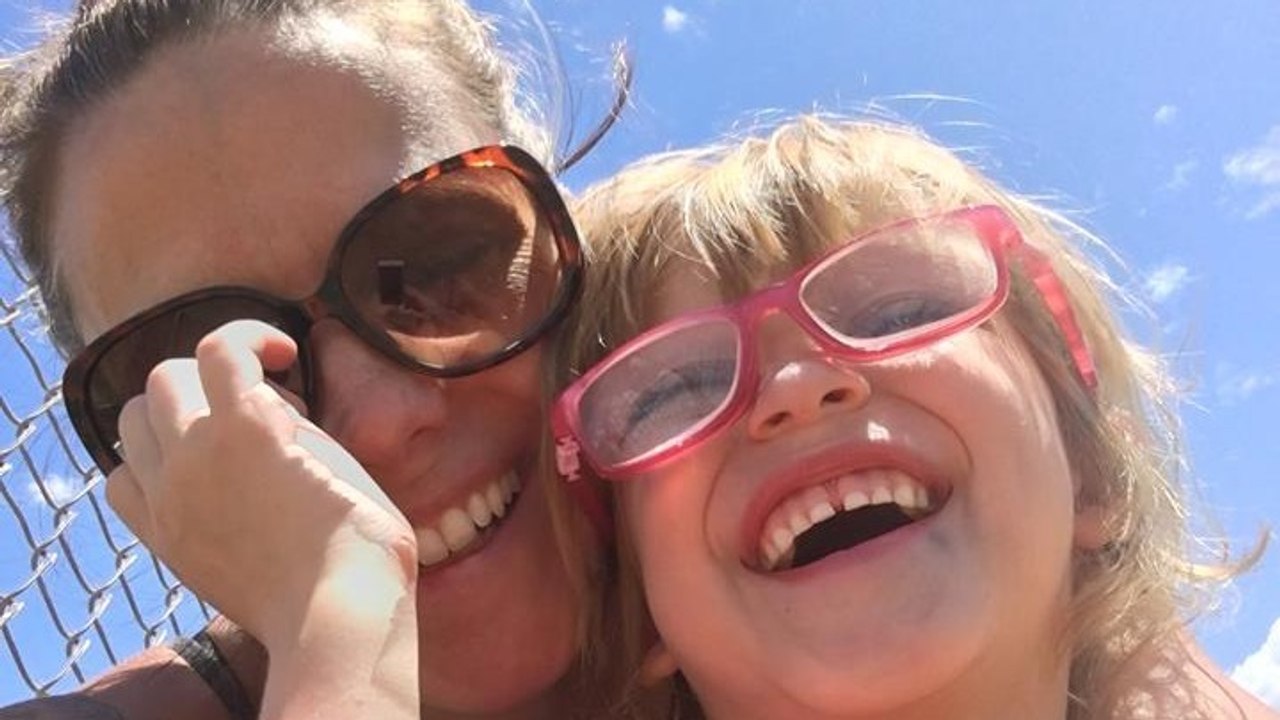 Bientôt aveugle, cette petite fille a profité de ses yeux jusqu'au bout !