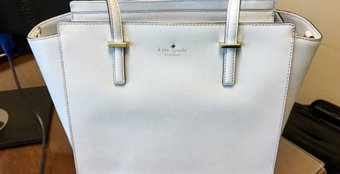 Après la robe noire et bleue, 90 % des gens n'arrivent à trouver la vraie couleur de ce sac à main !