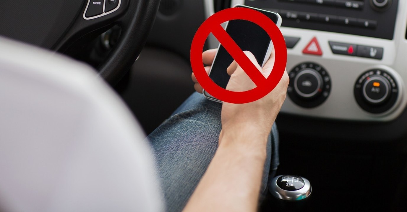 Un élastique transformé en kit mains libres pour votre téléphone