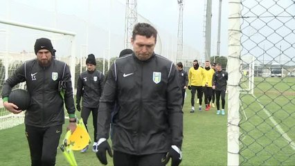 Dünya şampiyonu boksör eldivenlerini çıkartıp kramponlarını giydi