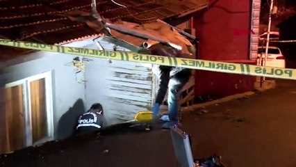 İki grubun kavgası sırasında çöp atmaya giden Dilan boynundan vuruldu