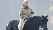 La reine Elisabeth II a été filmée à cheval... Vous ne l'auriez jamais cru capable de faire ça !