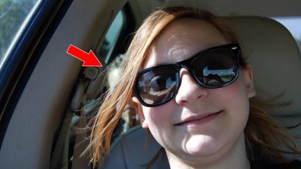 Cette jeune fille prend un selfie en voiture... Mais ce qu'elle voit derrière la fait trembler de peur !!