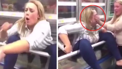 Cette jeune femme se retrouve avec les fesses coincées... dans un congélateur !