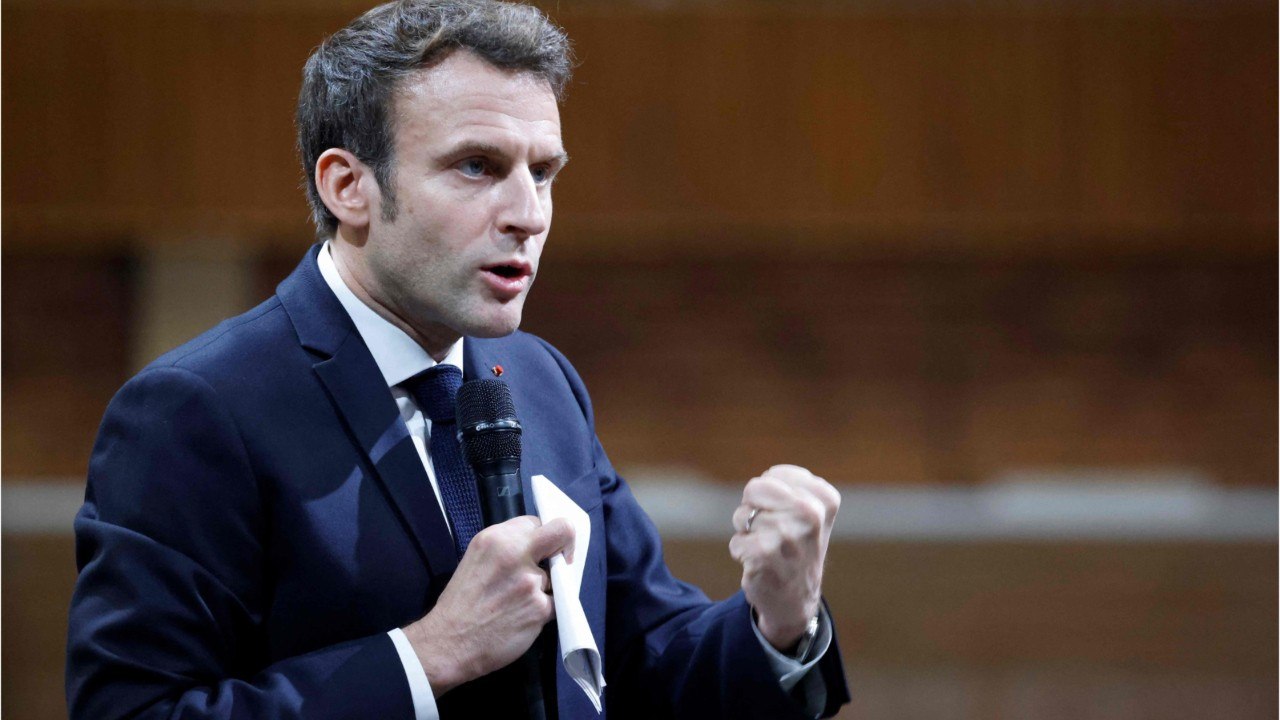 FEMME ACTUELLE - Emmanuel Macron : Cyril Hanouna révèle la date de son entrée en campagne