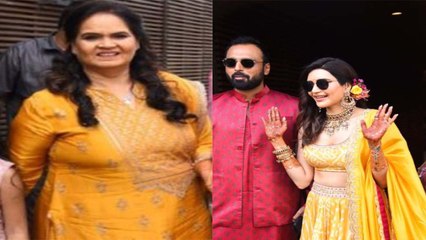 Karishma Tanna के हाथों में लगी mehendi देख भावुक हुई Maa, photo viral | FilmiBeat