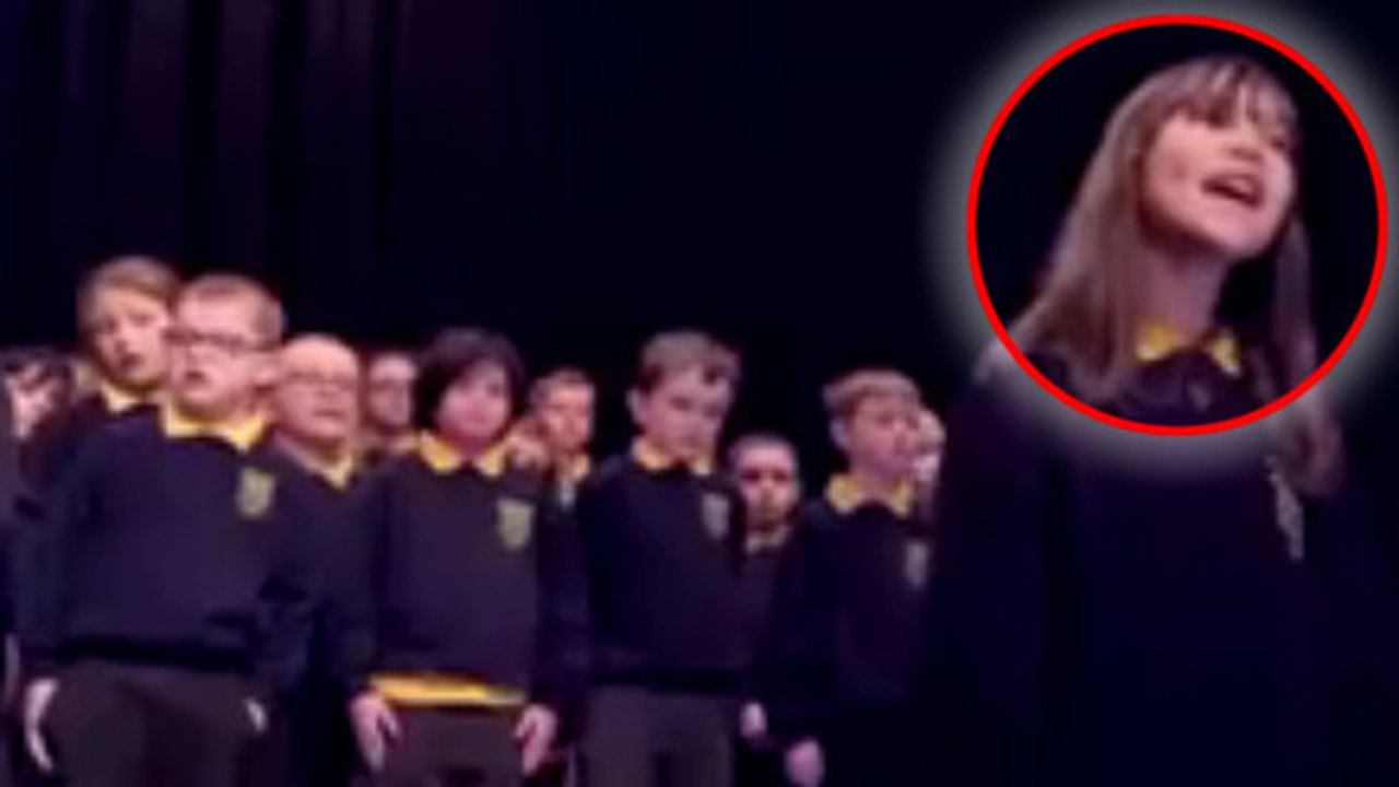 Kaylee Rodgers : cette fillette autiste s'avance sur scène et interprète Hallelujah de Leonard Cohen