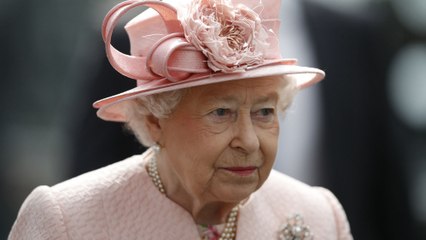 Elizabeth II : touchée par la maladie, la reine annule son Noël et inquiète ses proches