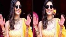 Karishma Tanna ने mehendi लगाकर दिए पोज, Yellow lehenge में दिखी खास | FilmiBeat
