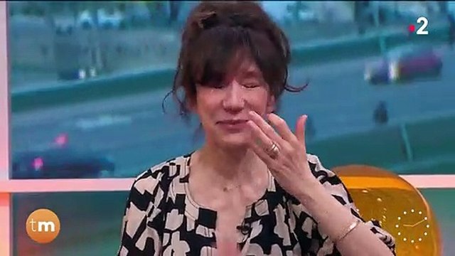 L'actrice Virginie Lemoine en larmes après le message de son grand frère dans Télématin sur France 2: J'ai un amour infini pour mes deux frères - VIDEO