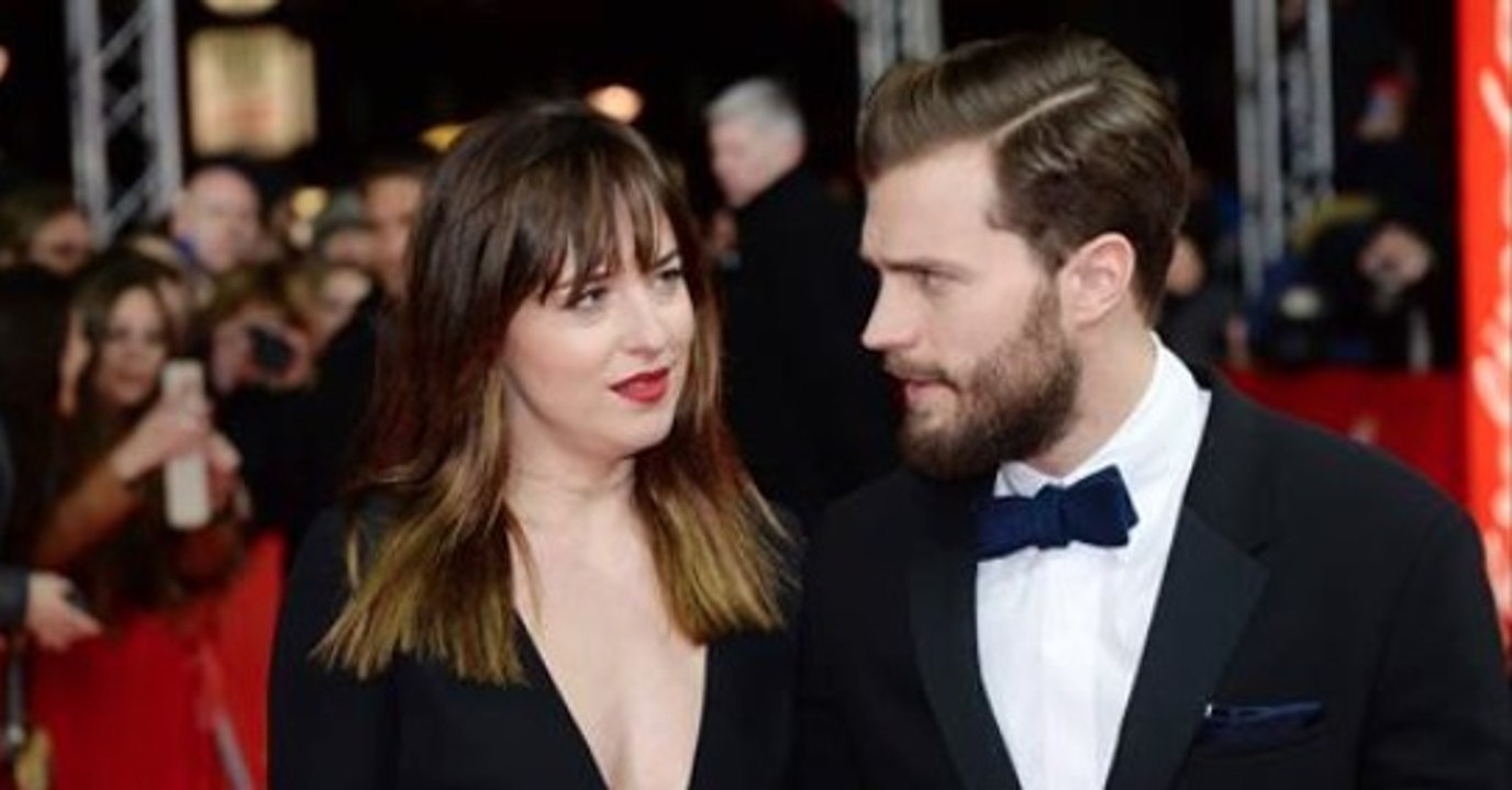 Fifty shades darker: Christian Grey alias Jamie Dorman fait la promo du film la boule à zéro !