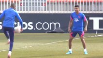 El Atlético se divierte en su penúltimo entrenamiento antes del Barça