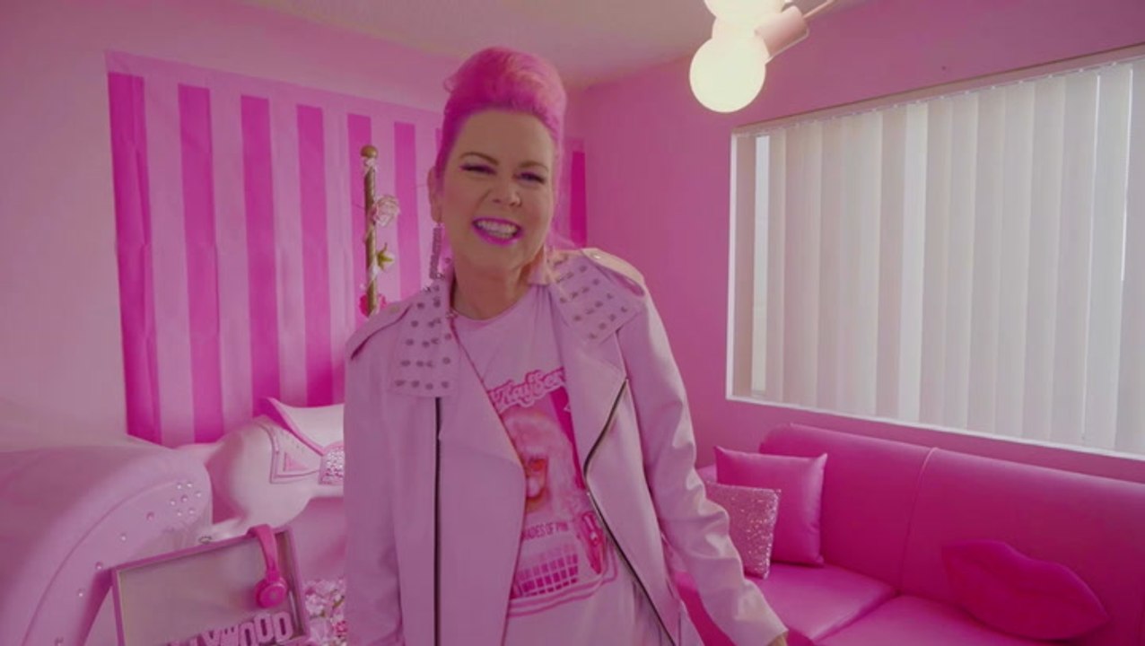 I'm Getting Married - To The Colour Pink | HOOK...