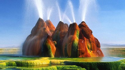 Le Fly Geyser (Etats-Unis) : le phénomène aux 1000 couleurs du Nevada