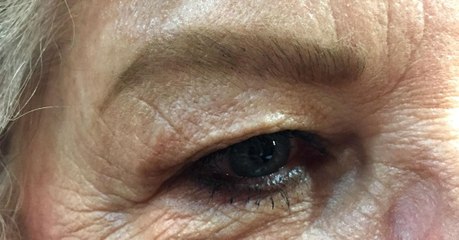 Cette grand-mère donne son secret pour avoir des sourcils parfaits depuis 40 ans