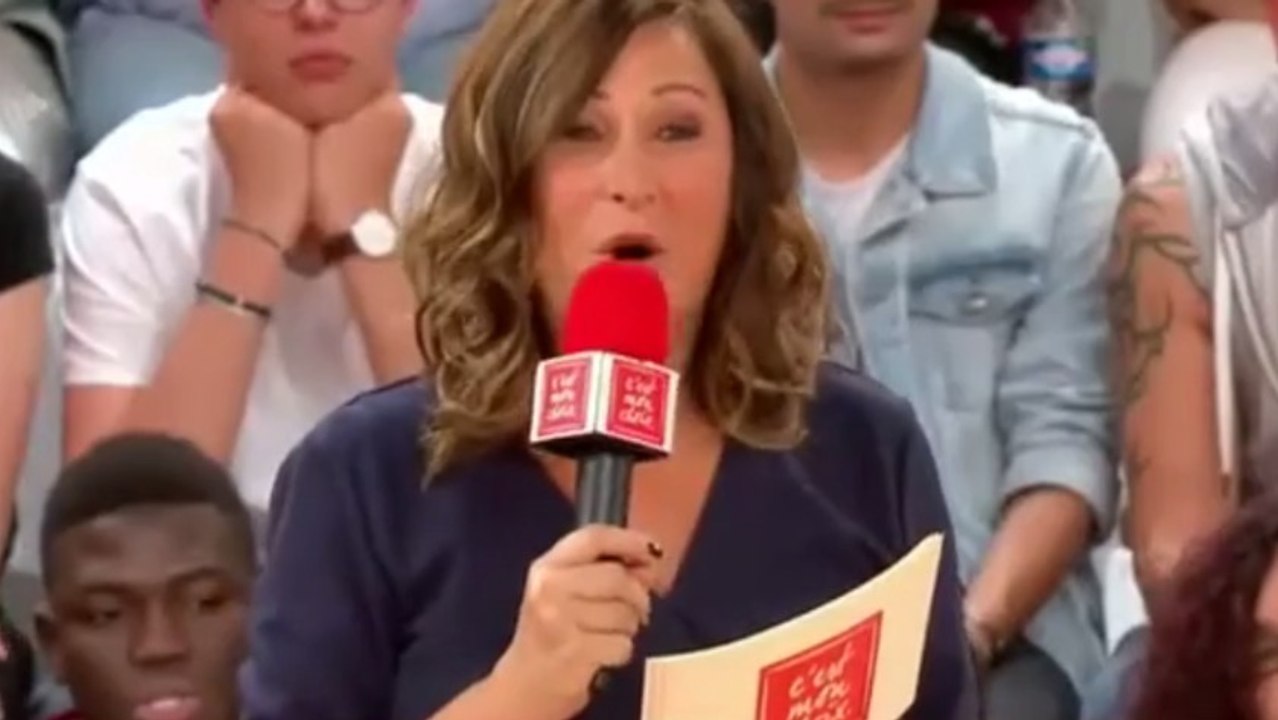 C'est mon choix : une invitée débarque topless sur le plateau d'Evelyne Thomas !
