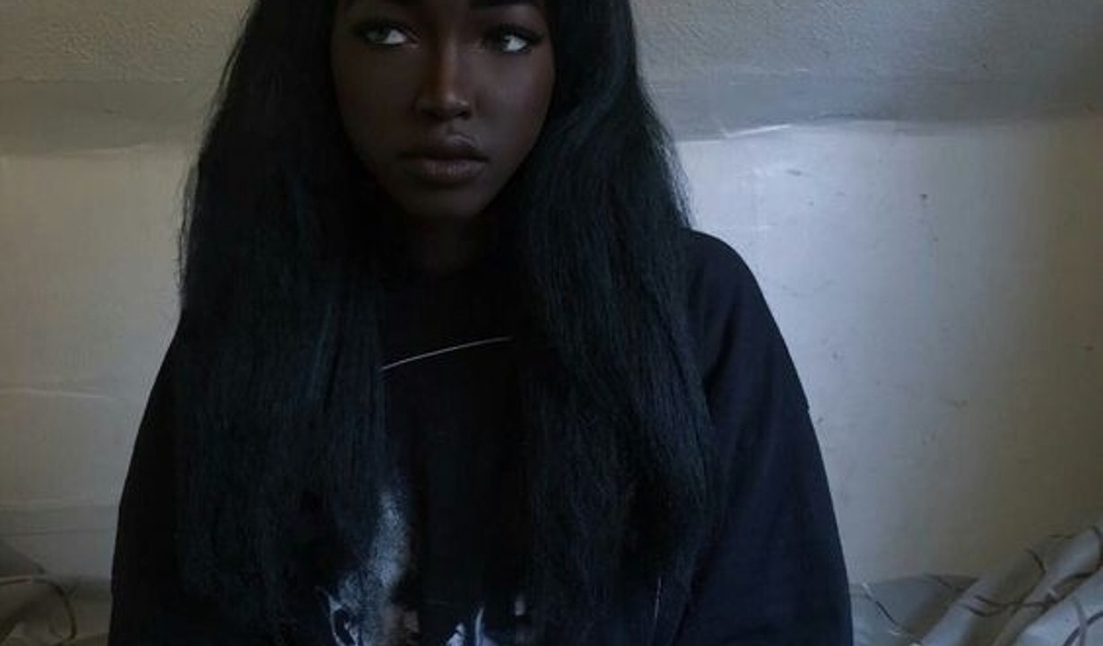 Lola Chuil : surnommée "la Barbie Noire" par les internautes grâce à sa beauté