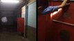 Brésil: Cette porte claque toute seule dans un couloir... Vous allez vous croire dans Paranormal activity, mais dans la vraie vie