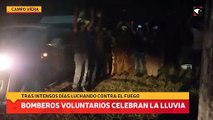 Bomberos voluntarios celebran la lluvia