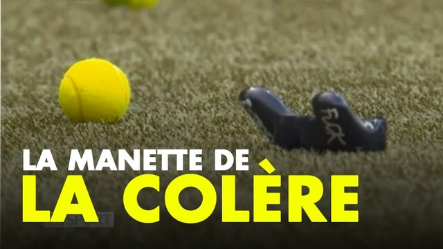 Esport vs sport traditionnel : ces fans de foot jettent des manettes sur le terrain pour protester