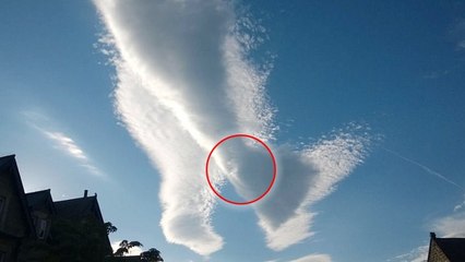 Angleterre : ils voient une main et des jambes apparaître dans le ciel du pays...