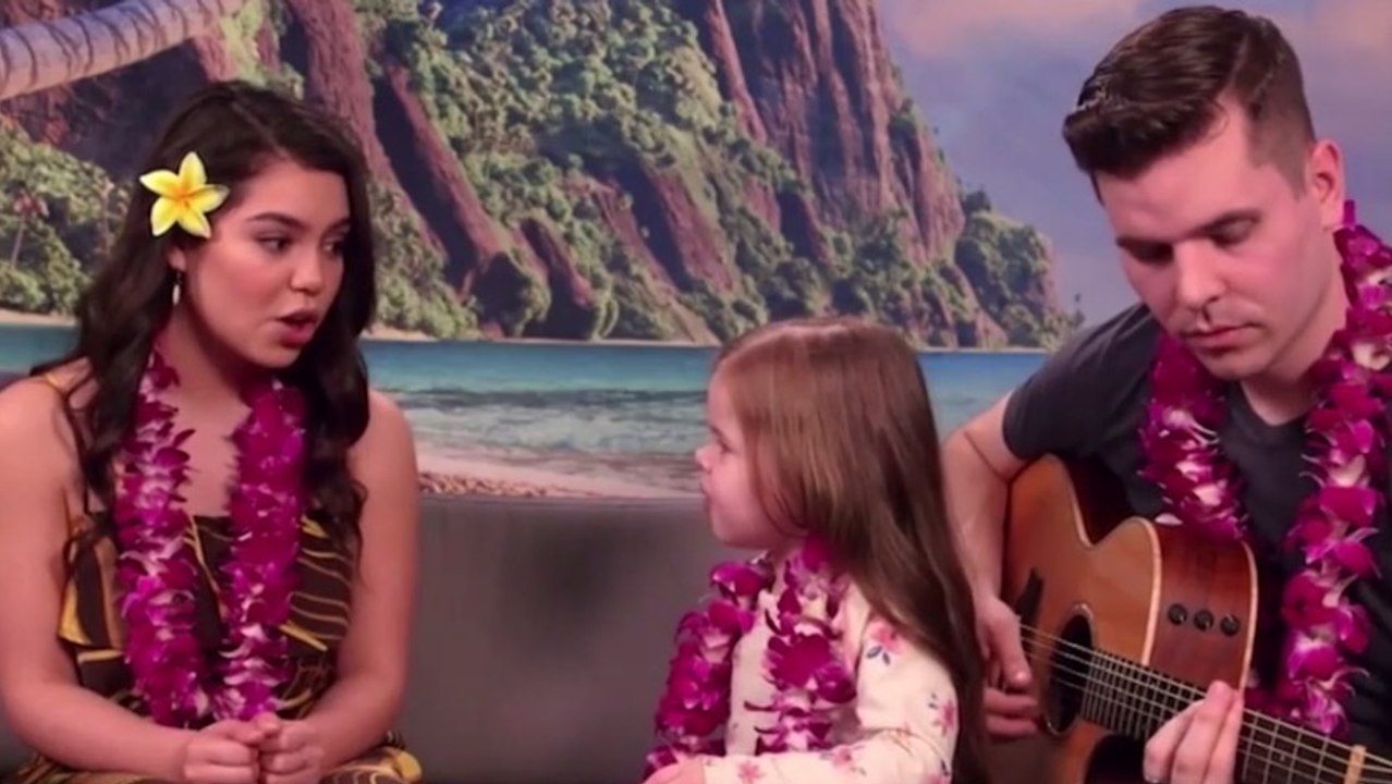 Vaiana : la petite Claire chante la chanson du film avec Auli'i Cravalho et fait fondre le public !