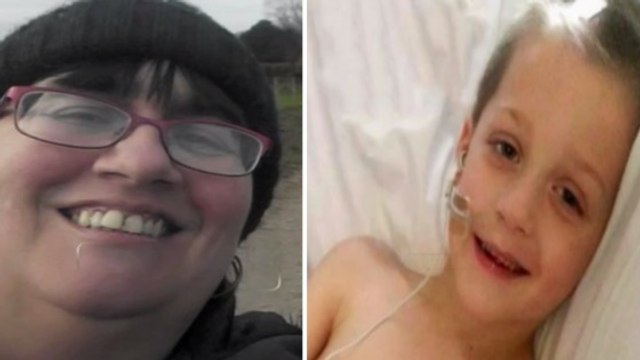 Alors qu'elle se rend sur la tombe de son petit garçon, cette mère filme un signe inhabituel