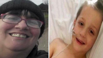 Alors qu'elle se rend sur la tombe de son petit garçon, cette mère filme un signe inhabituel