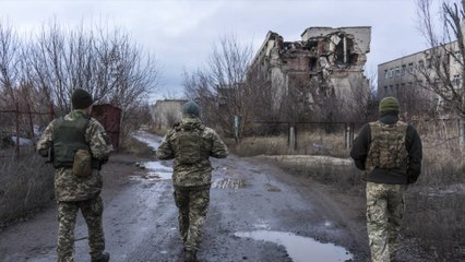 Crise ukrainienne : Emmanuel Macron tente de jouer les médiateurs