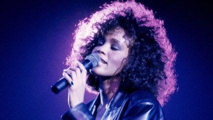 Whitney Houston : un film désavoué par sa famille révèle que ses proches ont dilapidé sa fortune